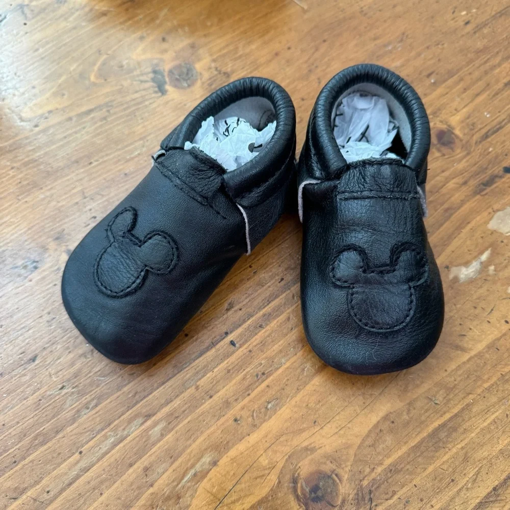 Freshly Picked Disney Mickey Mouse City Moccasins Mini Soles Size 5